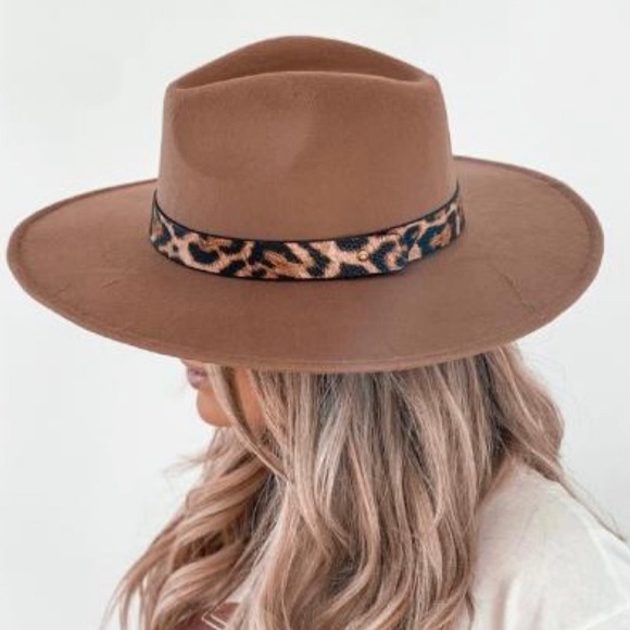 Accessories - NEW Fabulous Trendy light Brown Hat